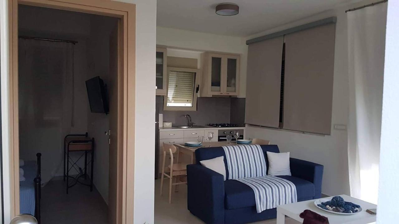 Marina Deluxe Apartments อิสตรอน ภายนอก รูปภาพ